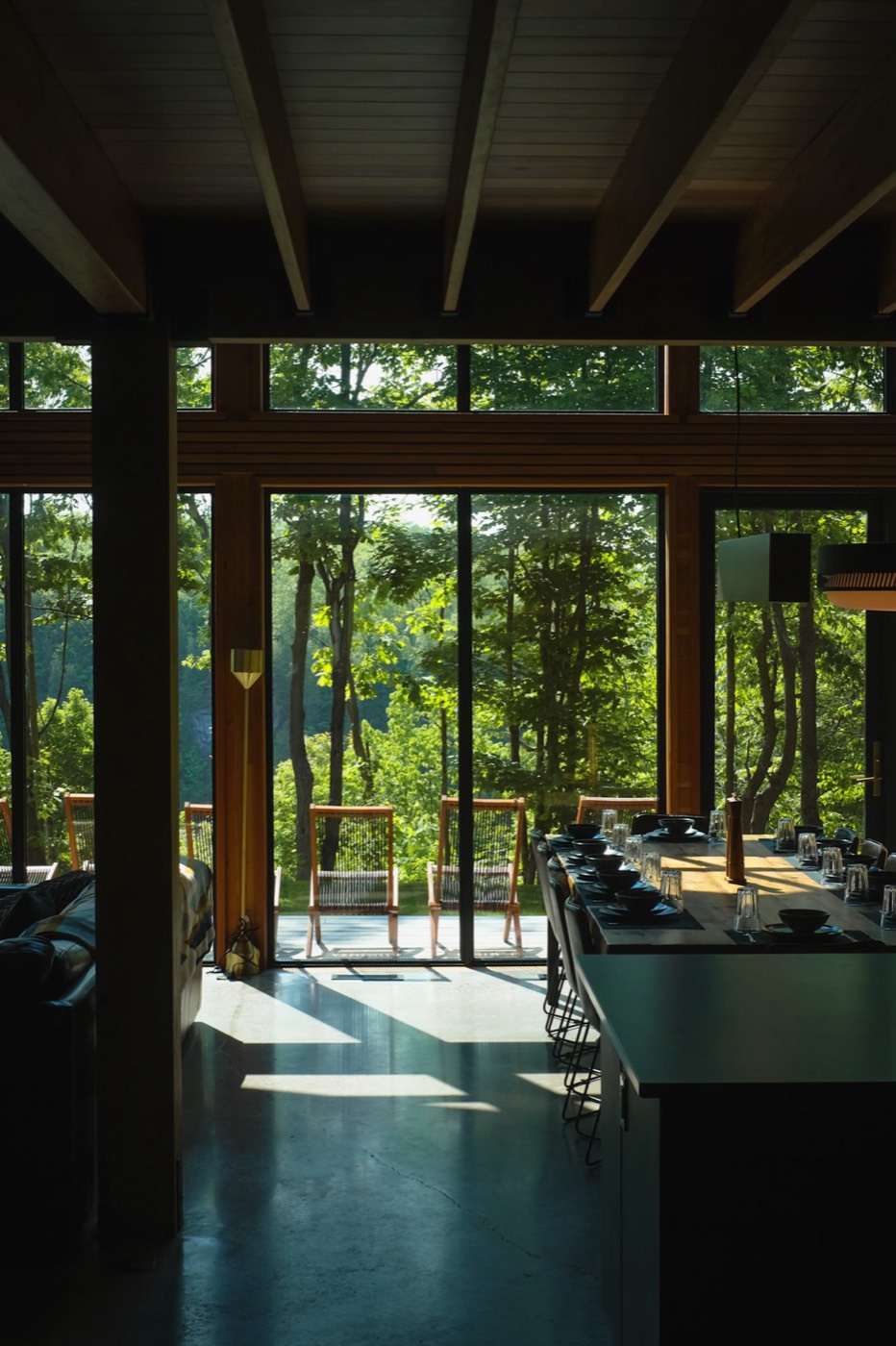 Enhabit cottage with floor-to-ceiling windows